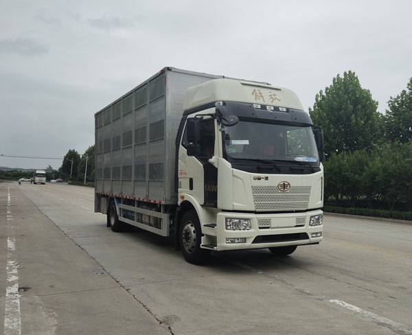 龙星汇牌HLV5180CCQCA6型畜禽运输车